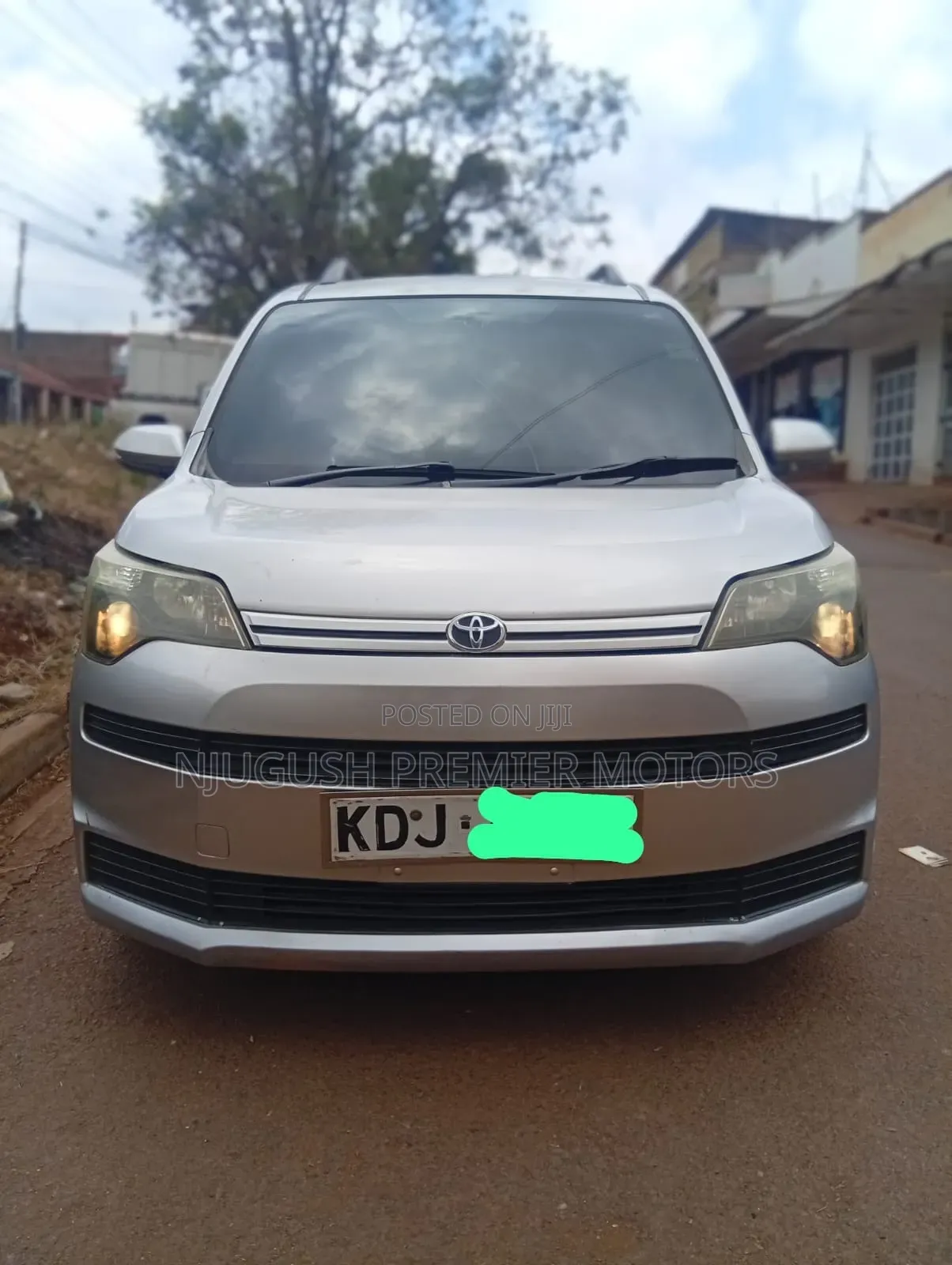Toyota Spade 2015 Silver