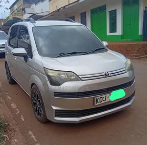 Toyota Spade 2015 Silver
