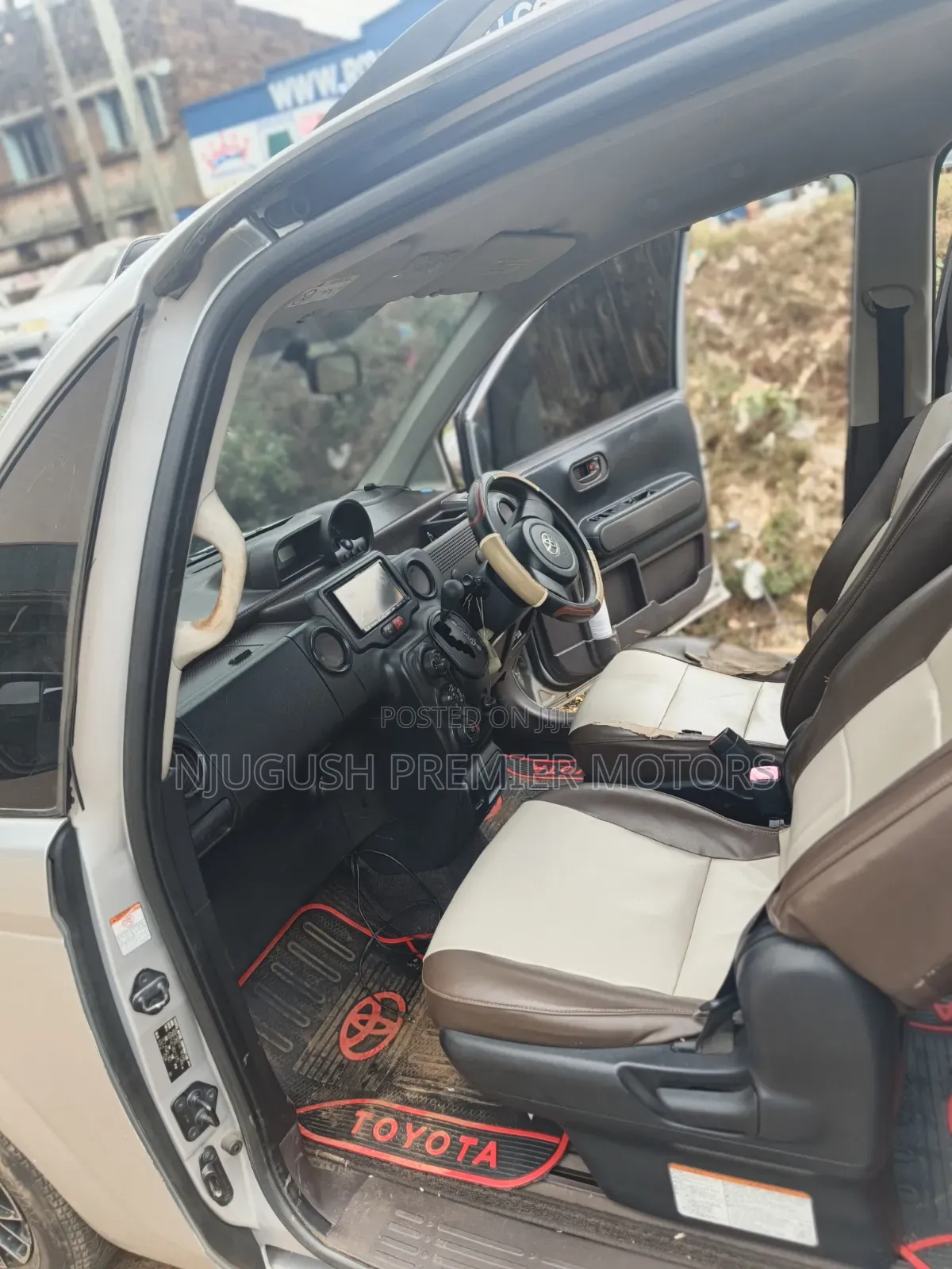 Toyota Spade 2015 Silver