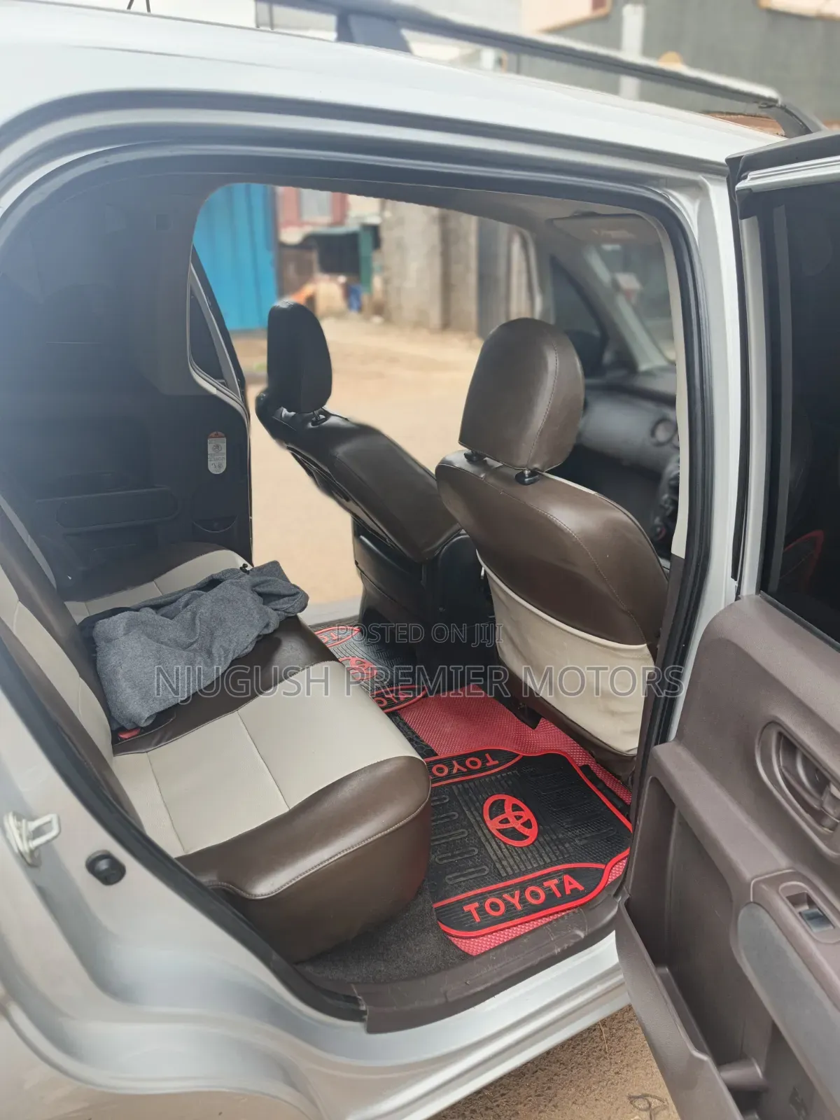 Toyota Spade 2015 Silver