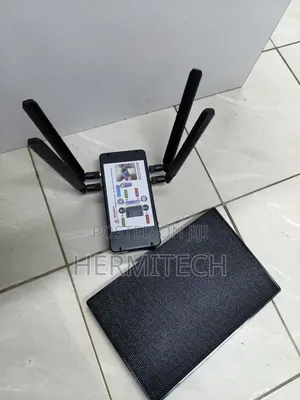 Portable 4G Internet Router for Flexible Connectivity
