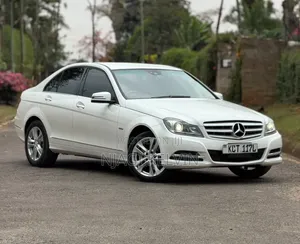 Mercedes-Benz C200 2012 Pearl