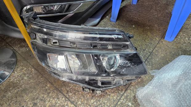 Toyota Voxy 2016 Xenon Headlights - main view