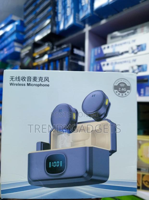 Q8 Wireless Lapel Microphones With Digital Display Case - thumbnail 3