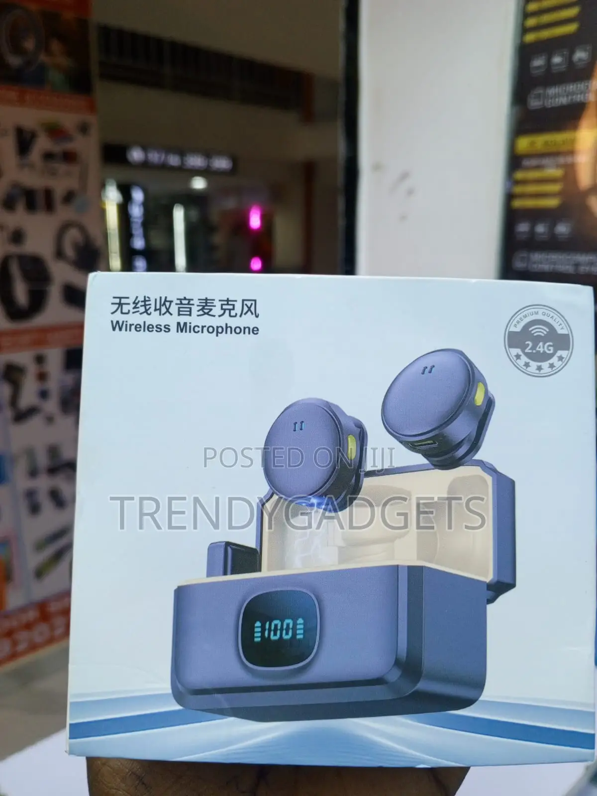 Q8 Magnetic Wireless Microphone Set for Android and iPhone