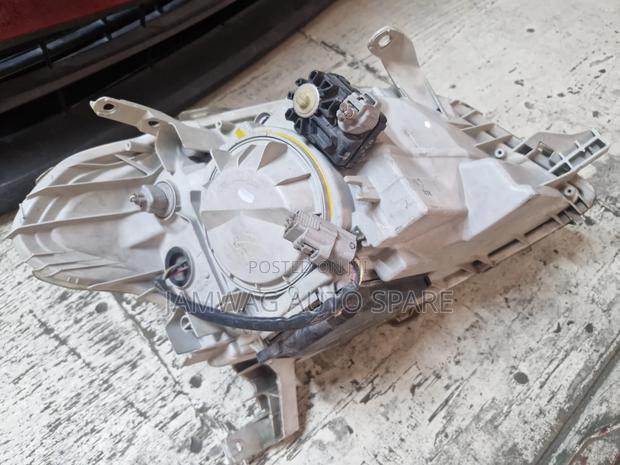 Toyota Raum Headlight - thumbnail 2