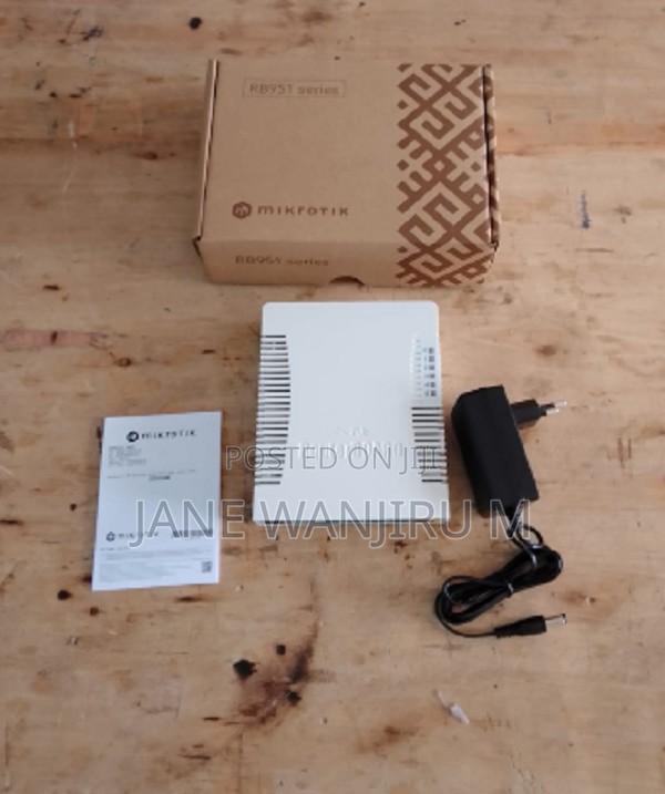 MikroTik RB951Ui-2HnD Advanced WiFi Networking Router