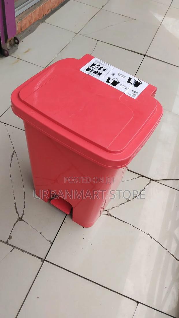 30L Pedal Bin for Clean and Tidy Spaces - thumbnail 2