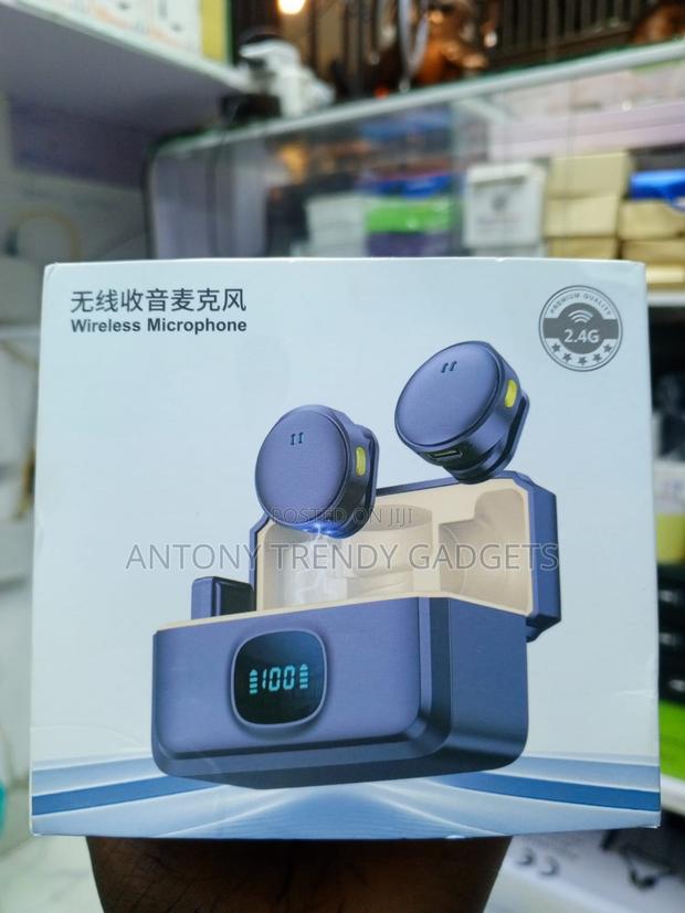 Q8 Dual Wireless Microphone for Interviews and Live Streaming - main view