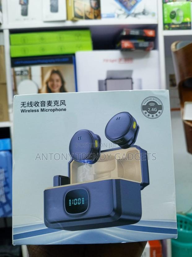 Q8 Dual Wireless Microphone for Interviews and Live Streaming - thumbnail 2