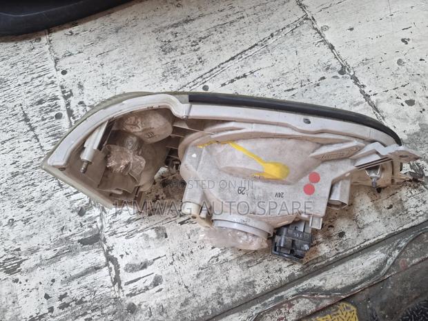 Toyota Dyna Headlight - thumbnail 2