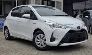 Toyota Vitz 1.5 FWD Hybrid 5dr 2019 Pearl