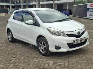 Toyota Vitz 1.0 FWD 5dr 2013 White