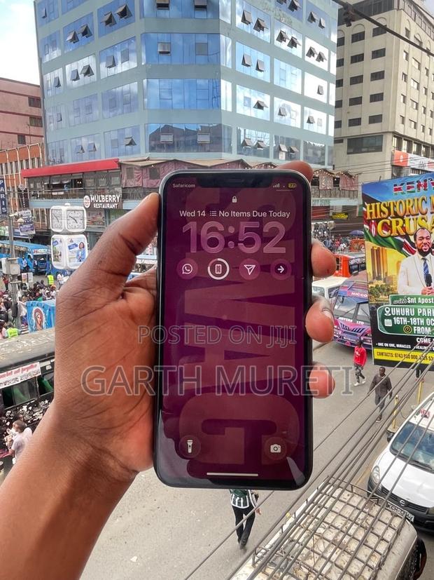 Apple iPhone 11 64 GB Gray - main view