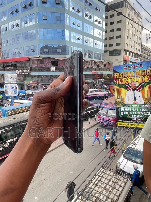 Apple iPhone 11 64 GB Gray - thumbnail 3