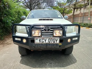 Toyota Hilux 2012 White