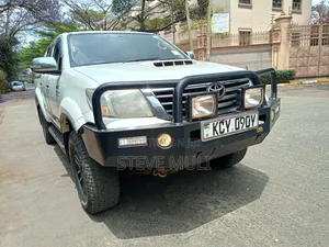 Toyota Hilux 2012 White