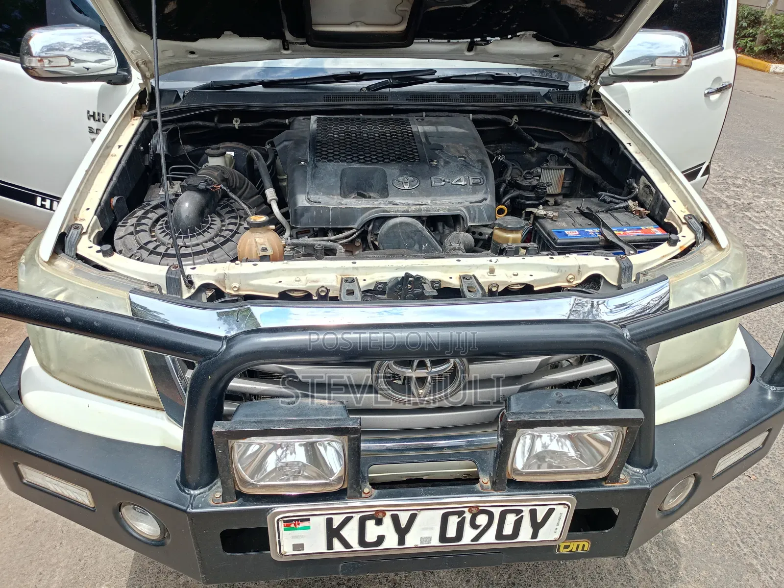 Toyota Hilux 2012 White