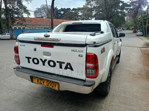 Toyota Hilux 2012 White