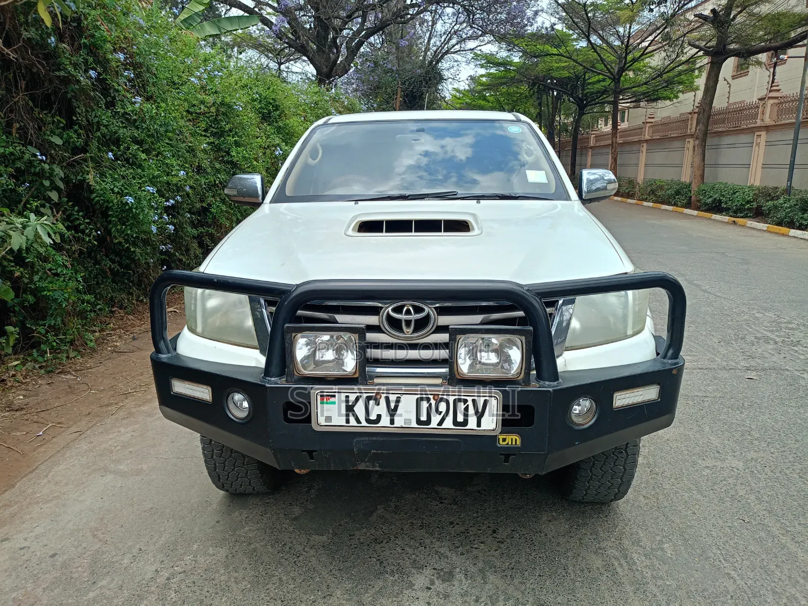 Toyota Hilux 2012 White