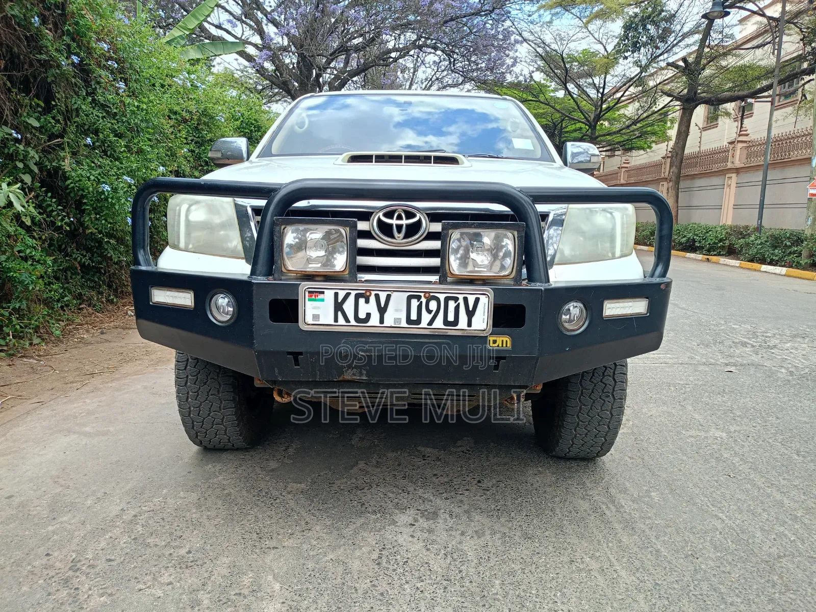 Toyota Hilux 2012 White