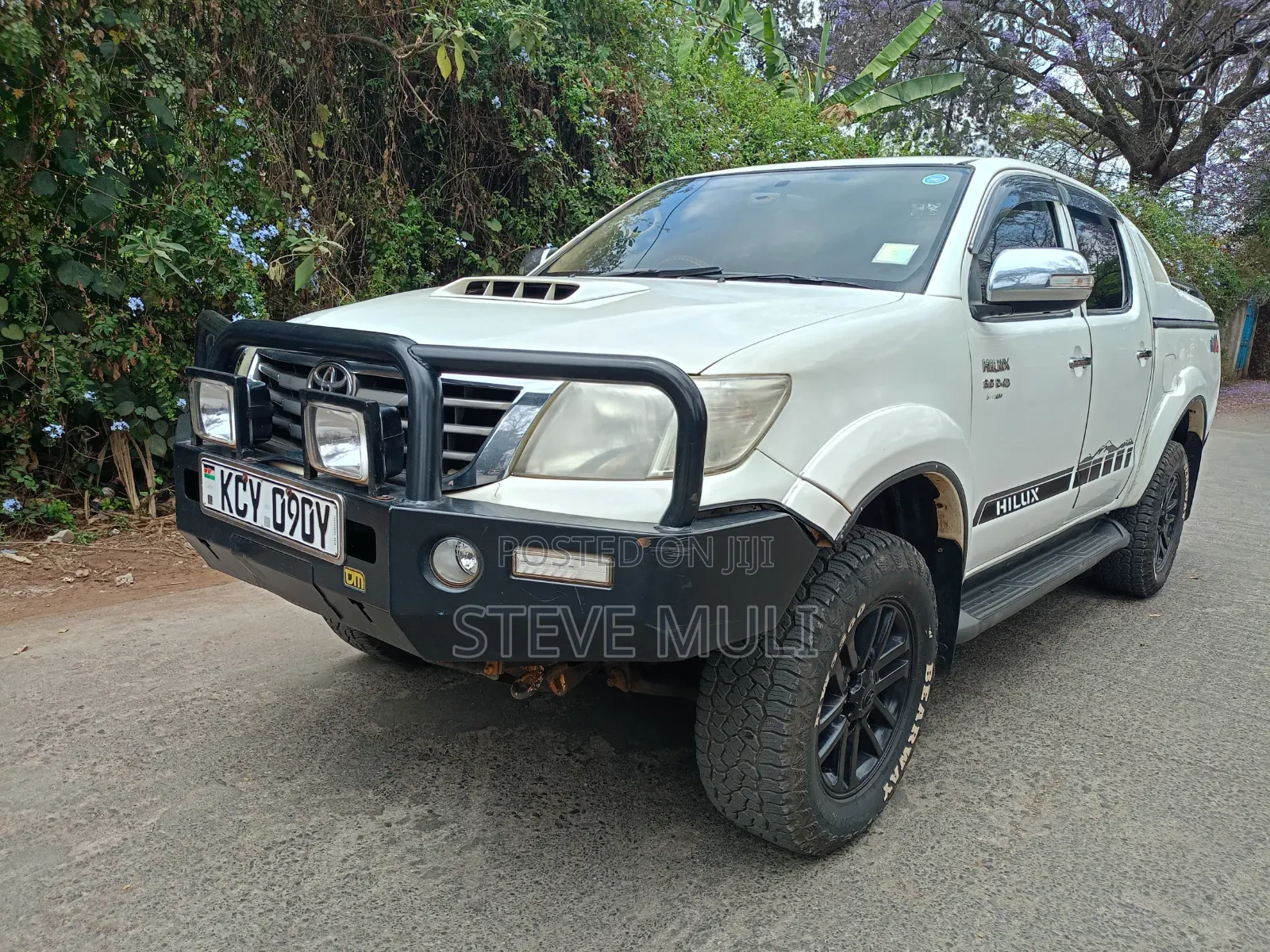Toyota Hilux 2012 White