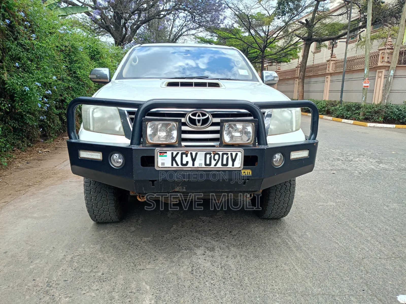 Toyota Hilux 2012 White
