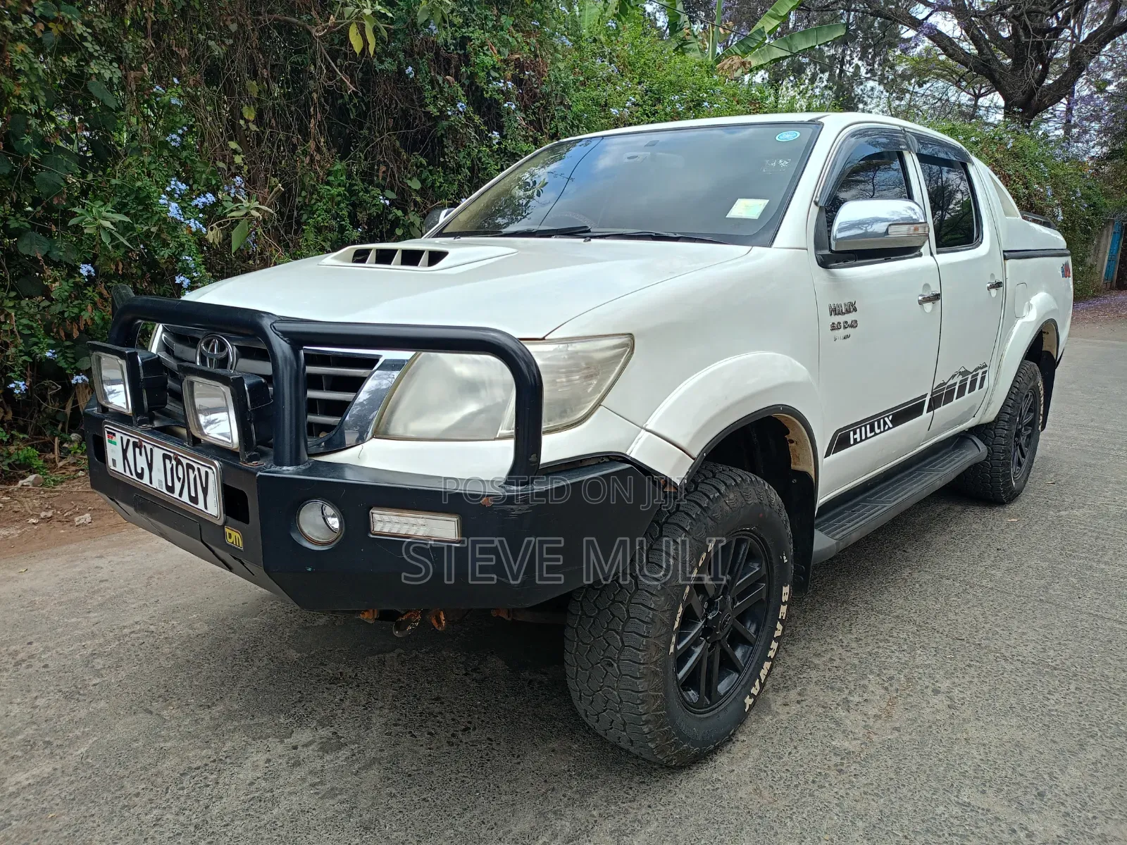 Toyota Hilux 2012 White