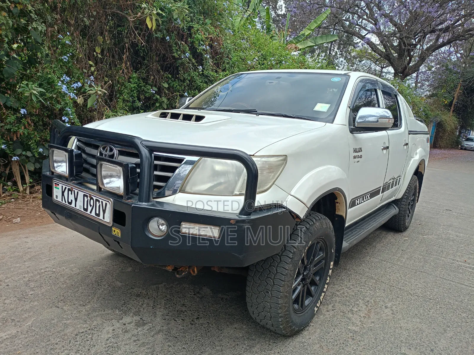 Toyota Hilux 2012 White