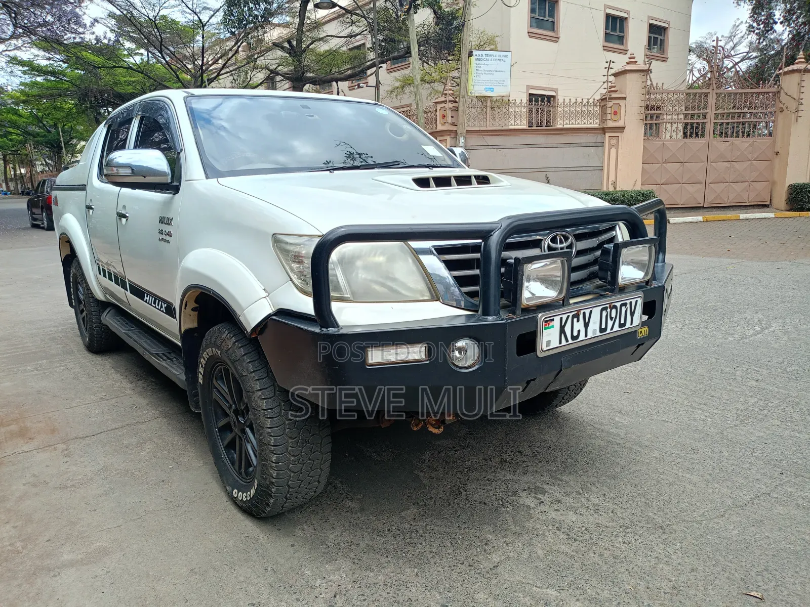 Toyota Hilux 2012 White