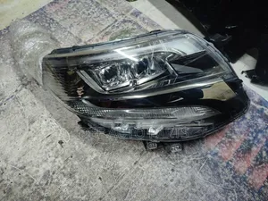 Noah Headlight 2020 Xenon