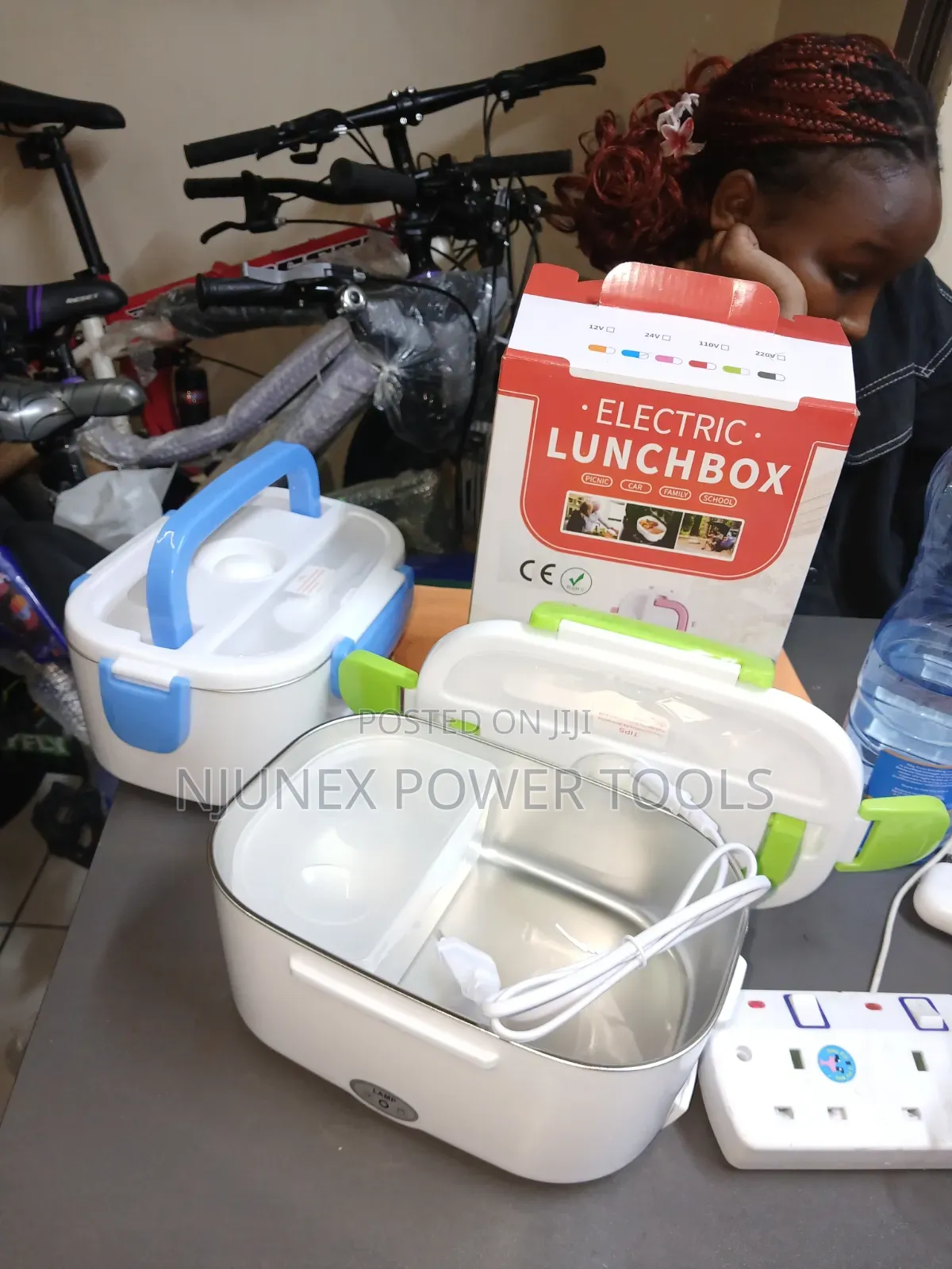Portable Electric Lunch Box With a Stainless Steel Inner Container,