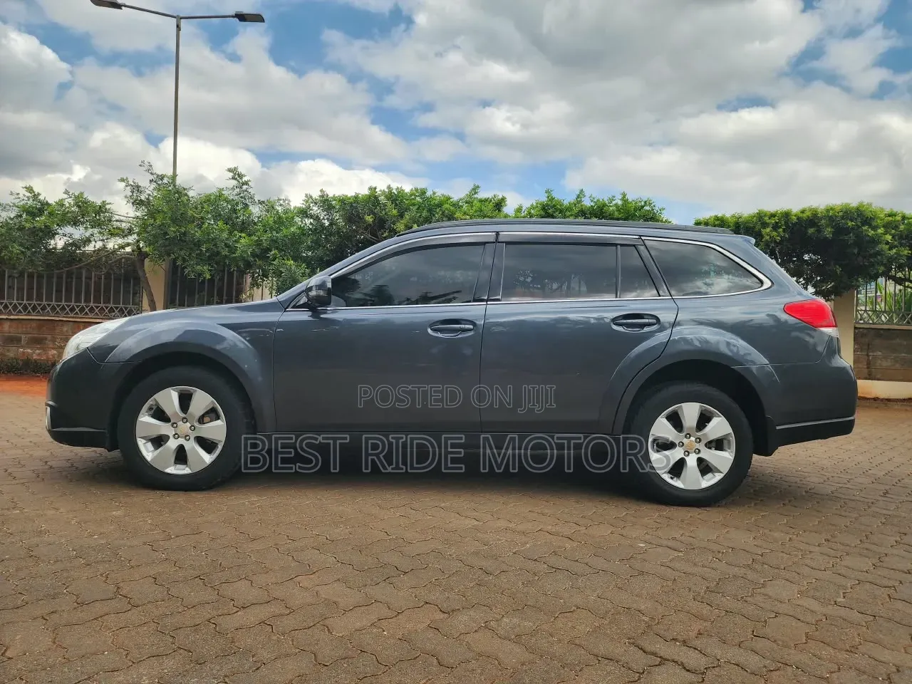 Subaru Outback 2010 Gray