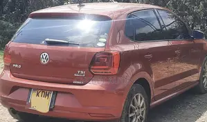 Volkswagen Polo 2012 Orange