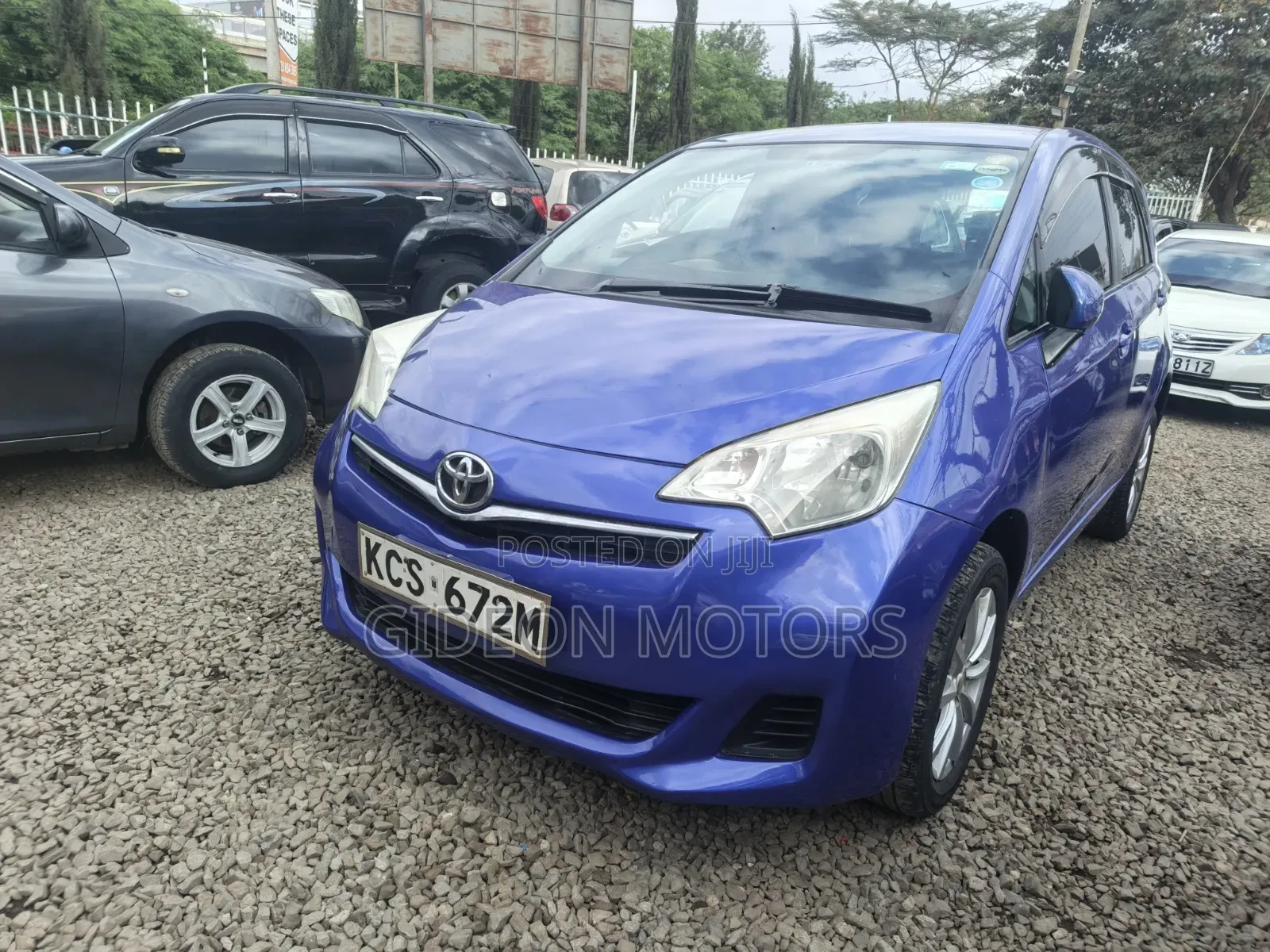 Toyota Ractis 2011 Blue