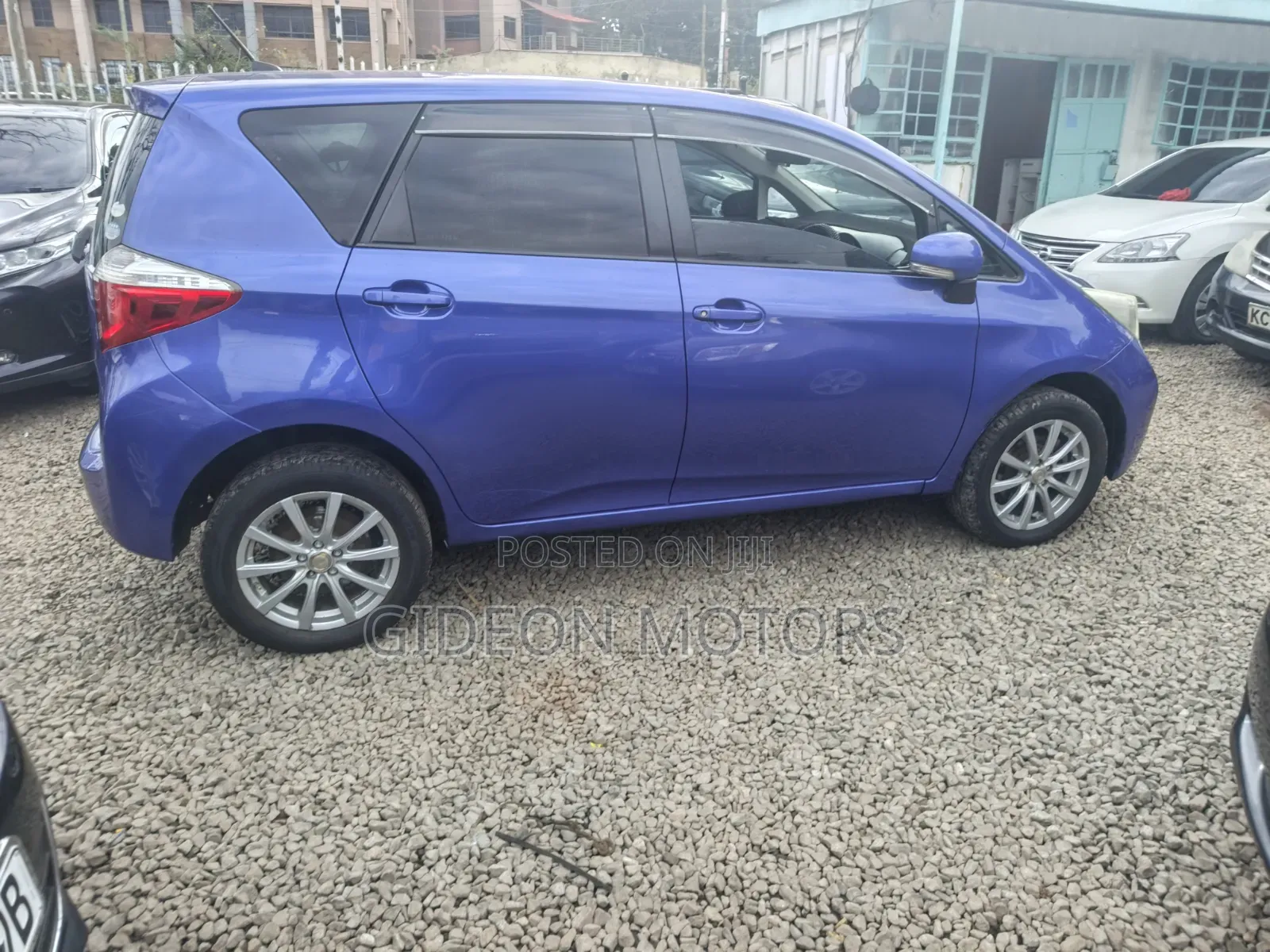 Toyota Ractis 2011 Blue