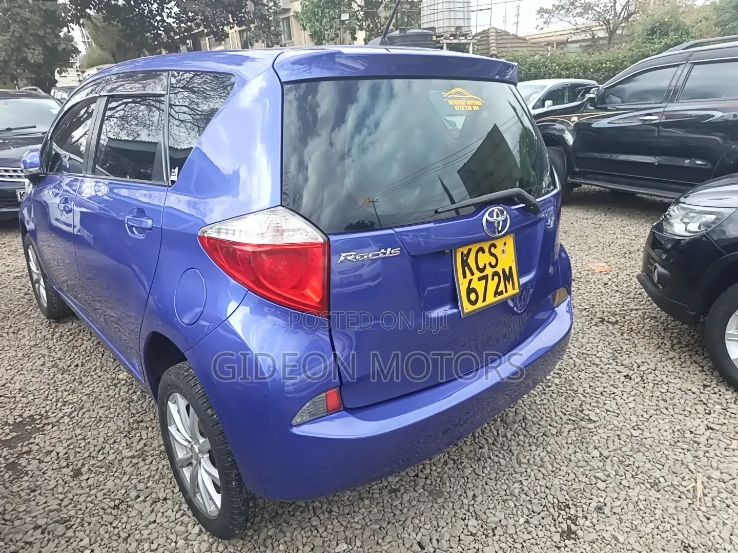 Toyota Ractis 2011 Blue