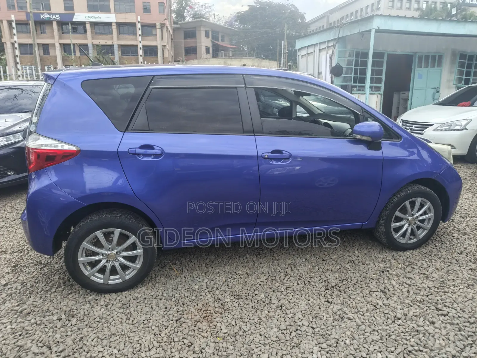 Toyota Ractis 2011 Blue