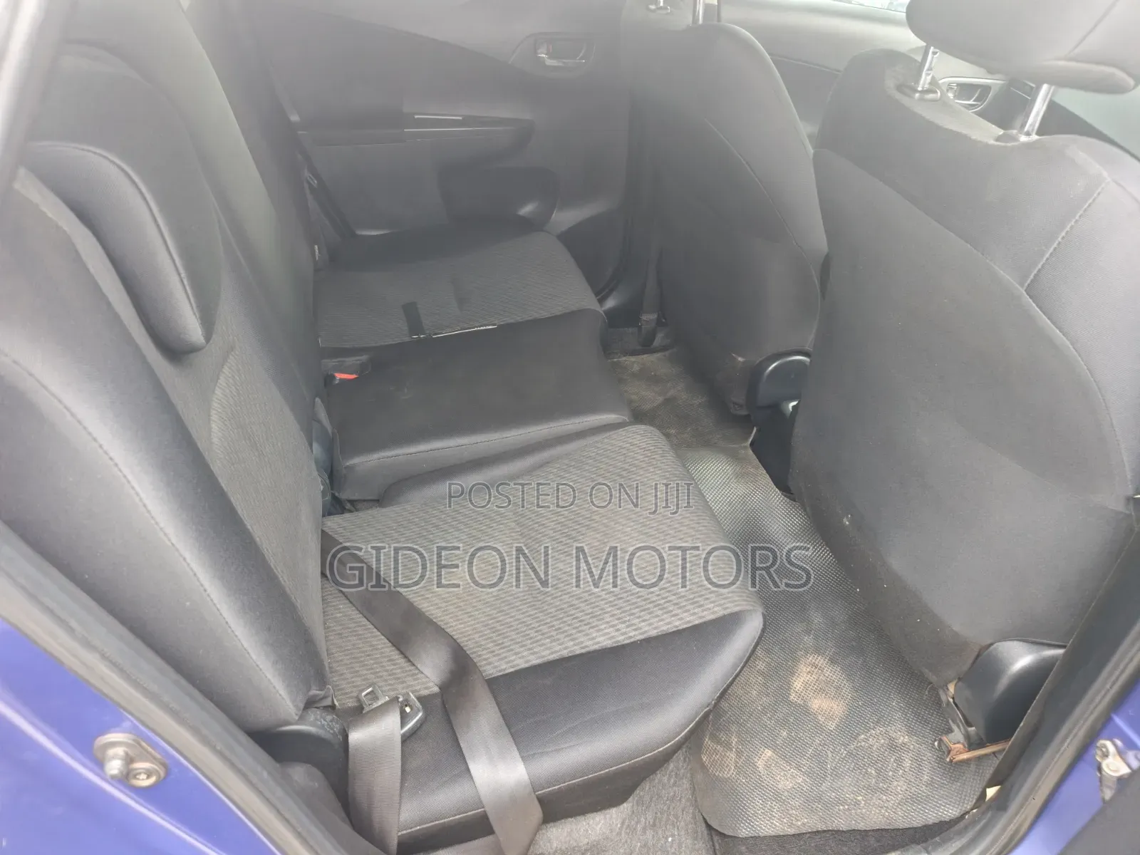 Toyota Ractis 2011 Blue