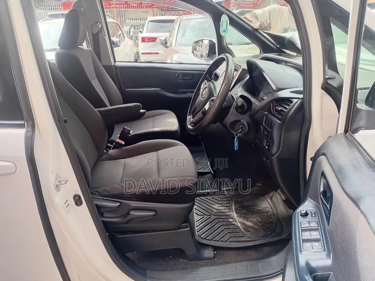 Toyota Noah 2012 White