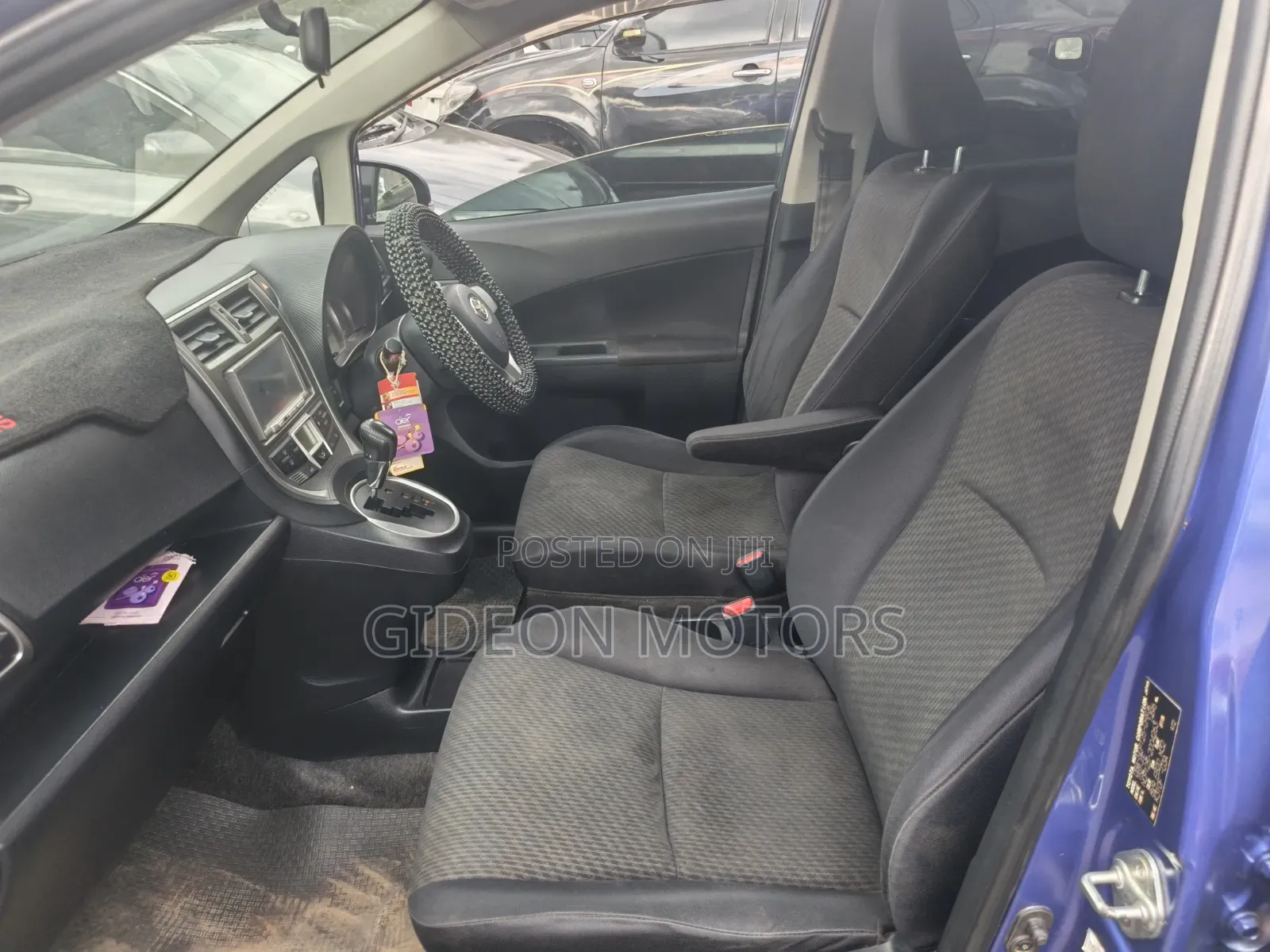 Toyota Ractis 2011 Blue