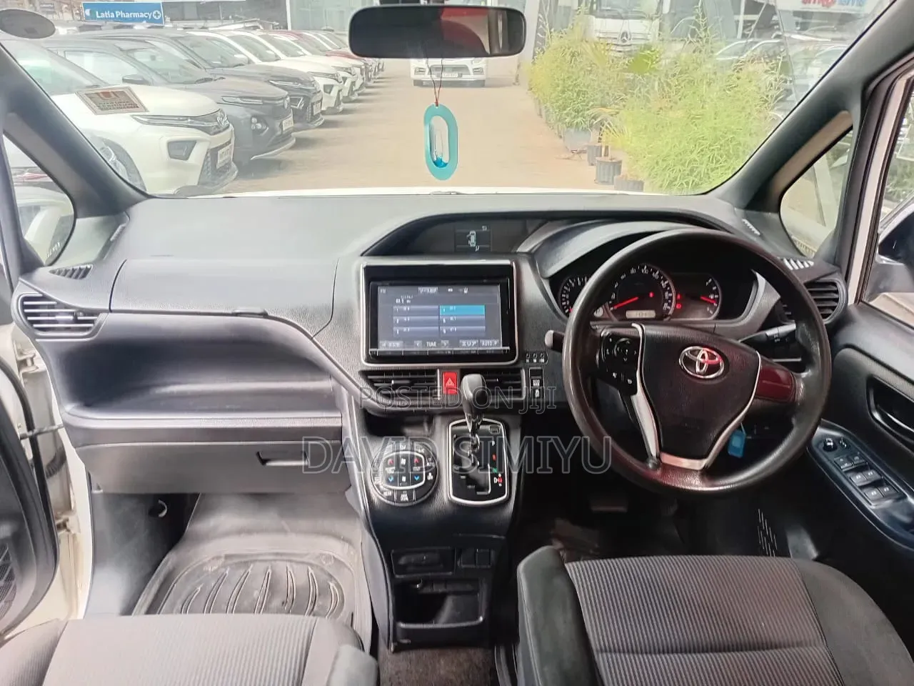 Toyota Noah 2012 White
