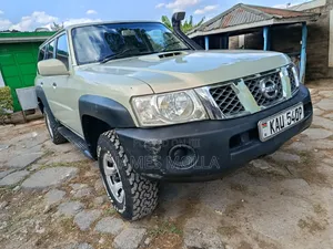 Nissan Patrol 3.0 TD GL 2006 Gold