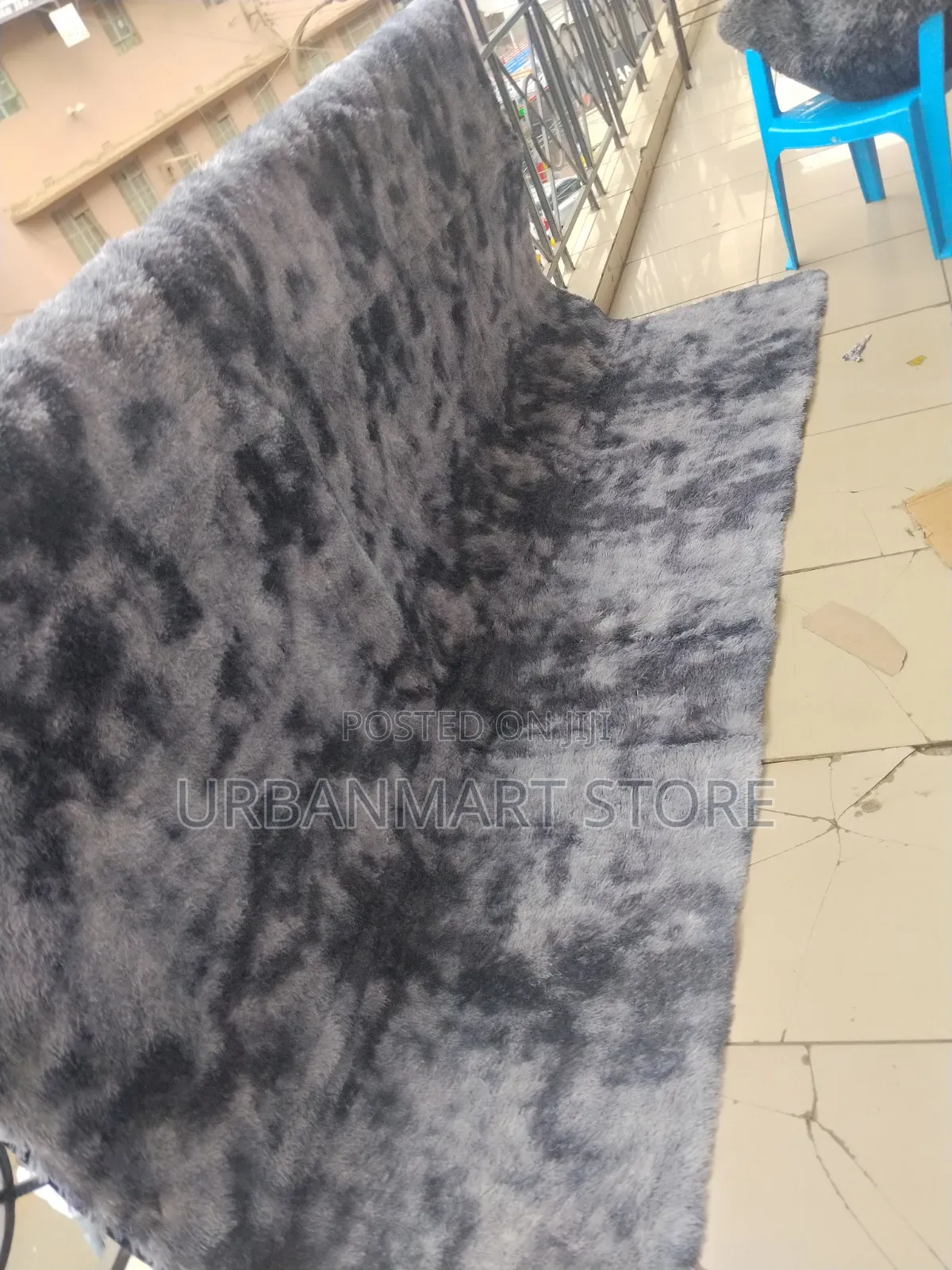 We Sell- Large Fluffy Carpet 7×10 in Beautiful Patterns