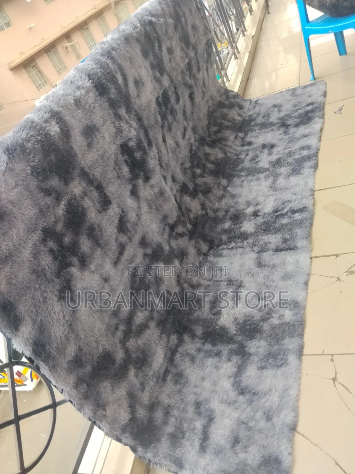 We Sell- Large Fluffy Carpet 7×10 in Beautiful Patterns