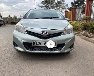 Toyota Vitz 1.3 FWD 5dr 2012 Silver