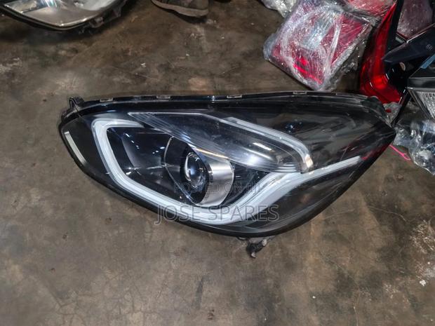 Honda Fit Headlight - main view
