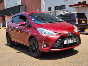 Toyota Vitz 1.5 FWD Hybrid 5dr 2018 Red
