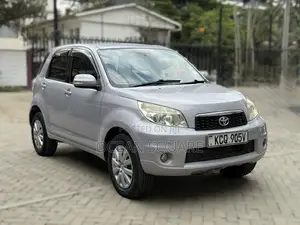 Toyota Rush 2011 Silver