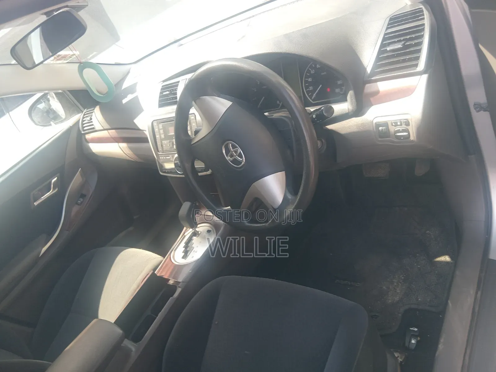 Toyota Premio 2015 Silver